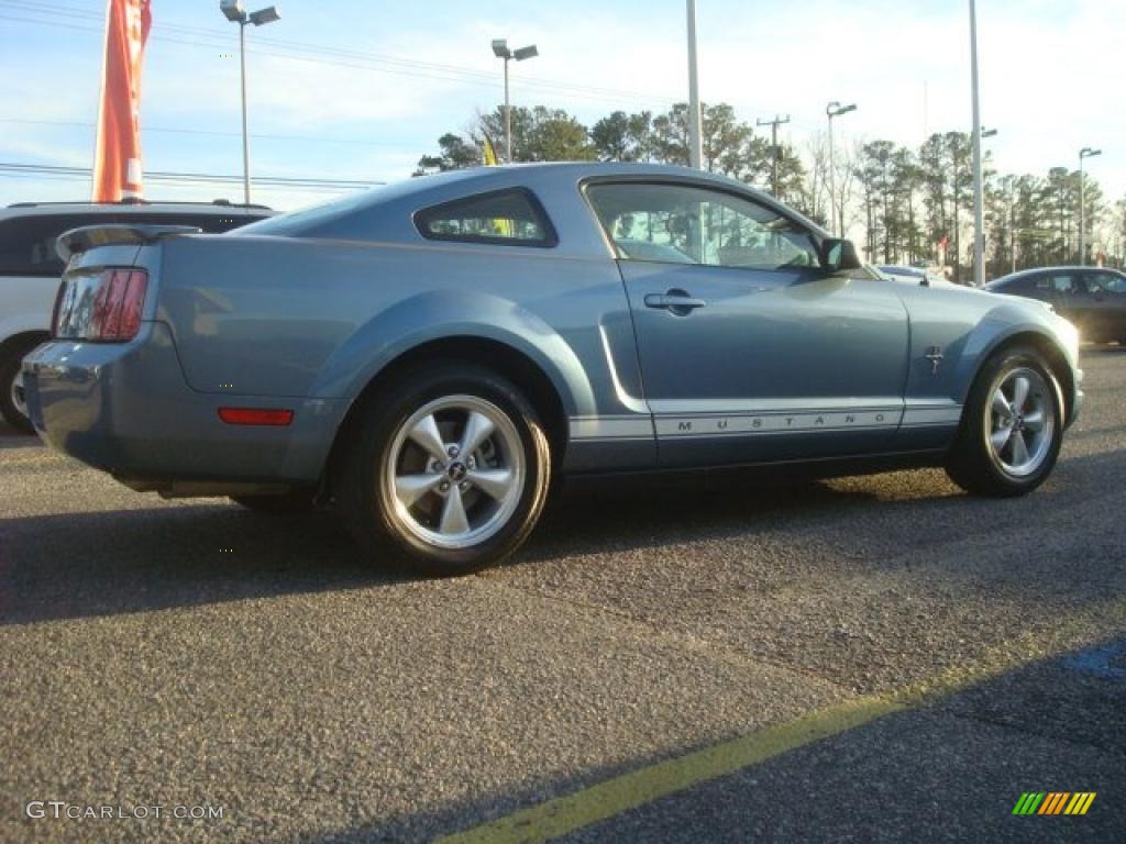 2007 Mustang V6 Premium Coupe - Windveil Blue Metallic / Light Graphite photo #4