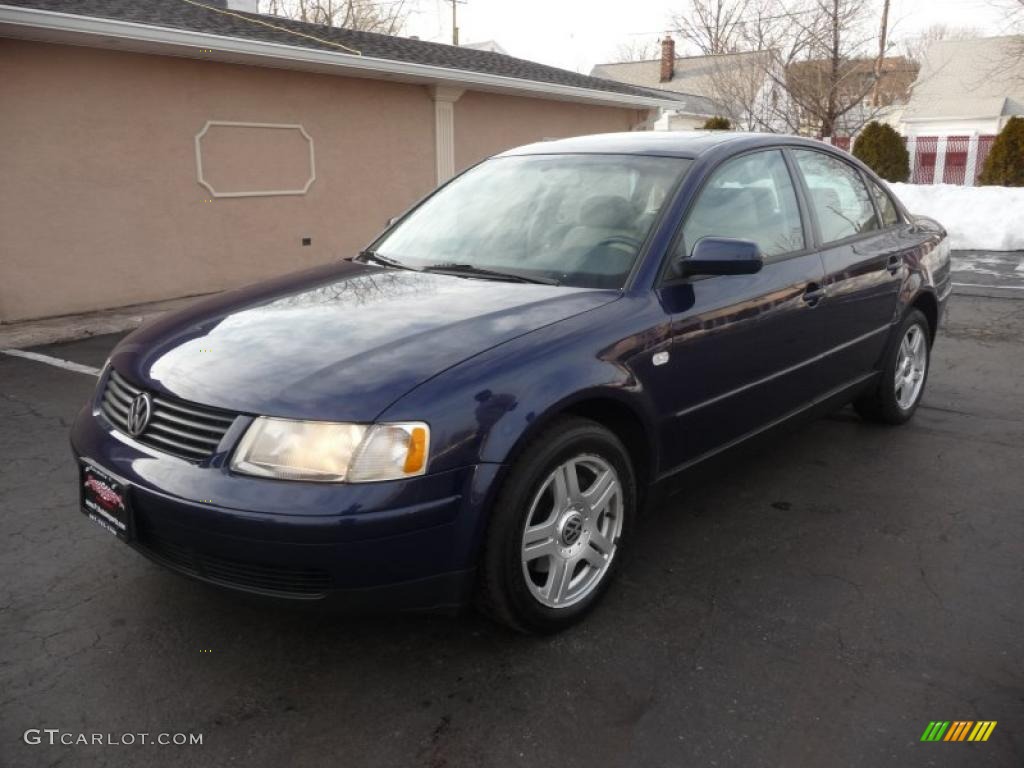 2001 Passat GLX Sedan - Indigo Blue Pearl / Beige photo #1