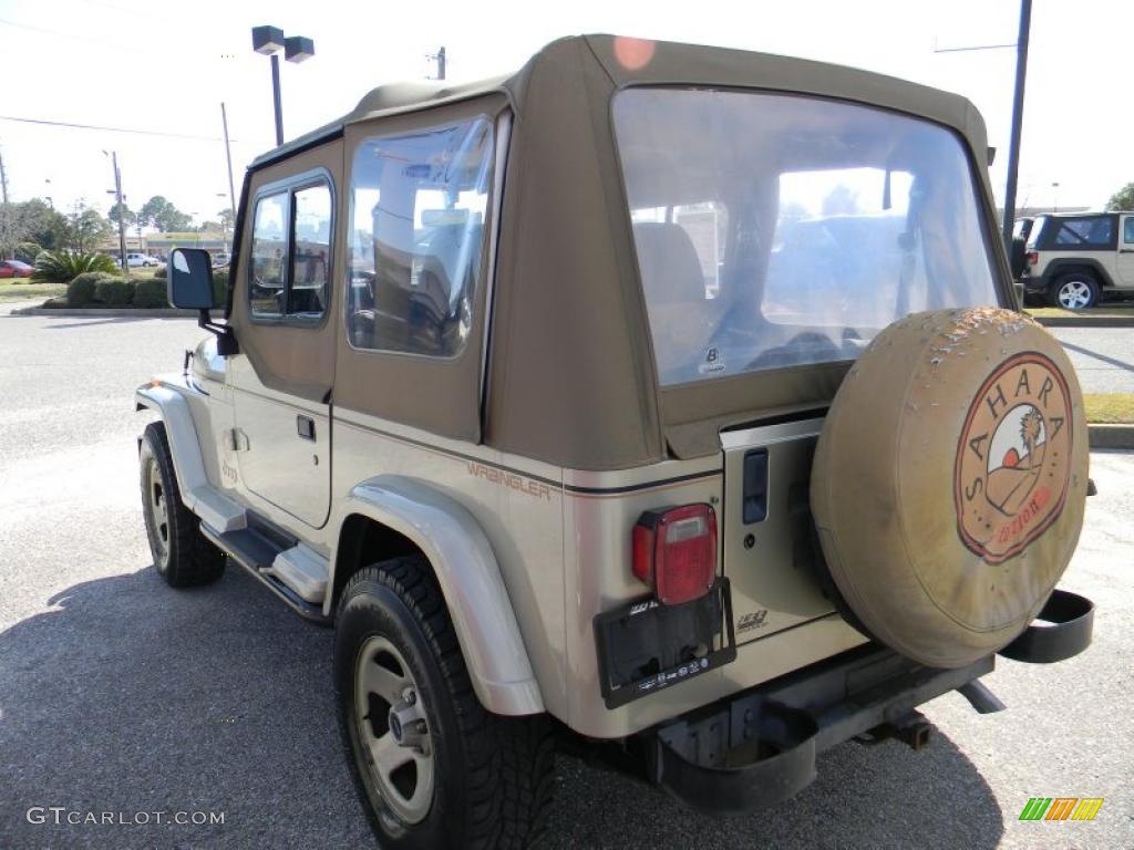 Light Champagne Metallic 1992 Jeep Wrangler Sahara 4x4 Exterior Photo #45639711