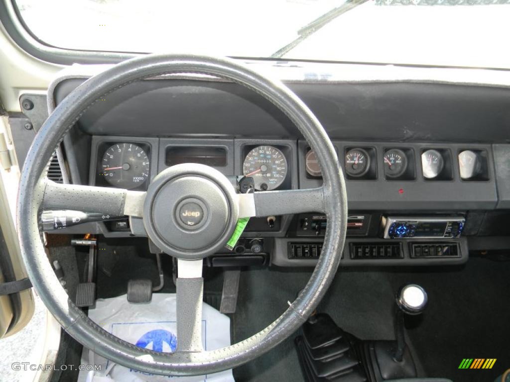 1992 Jeep Wrangler Sahara 4x4 Green/Beige Steering Wheel Photo #45640114