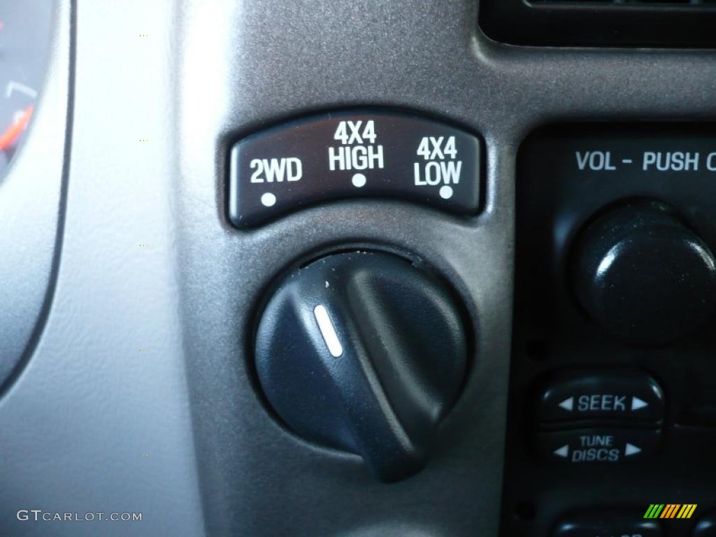 2001 Mazda B-Series Truck B4000 SE Cab Plus 4x4 Controls Photo #45642257