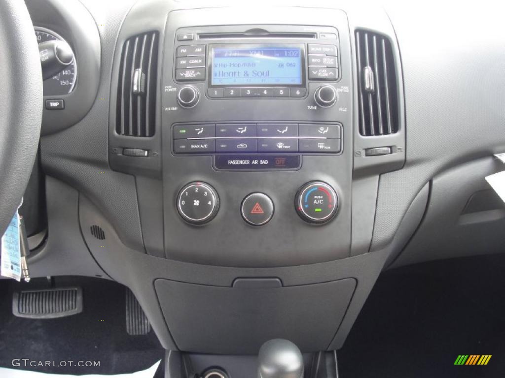 2011 Hyundai Elantra Touring GLS Controls Photo #45650209
