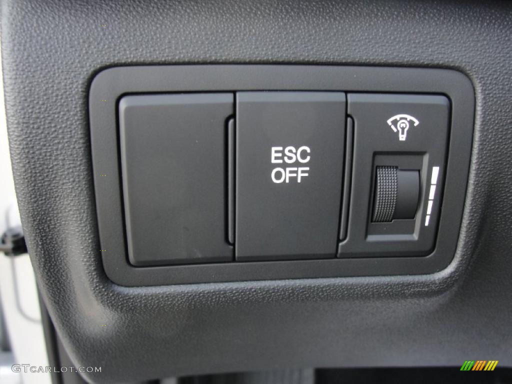 2011 Hyundai Elantra Touring GLS Controls Photo #45650269