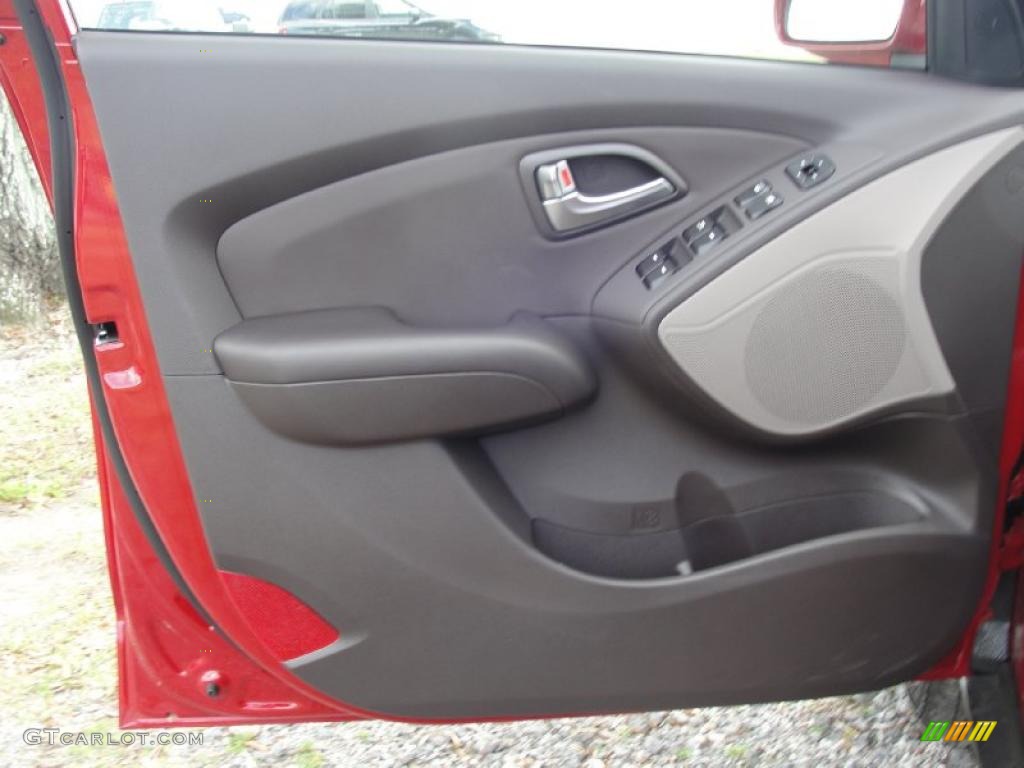 2011 Hyundai Tucson GLS Taupe Door Panel Photo #45650541