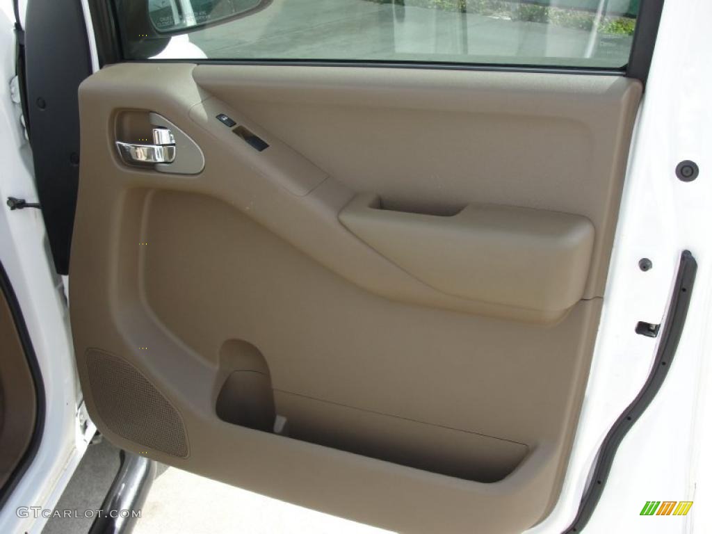 2005 Nissan Frontier SE Crew Cab Desert Door Panel Photo #45651469