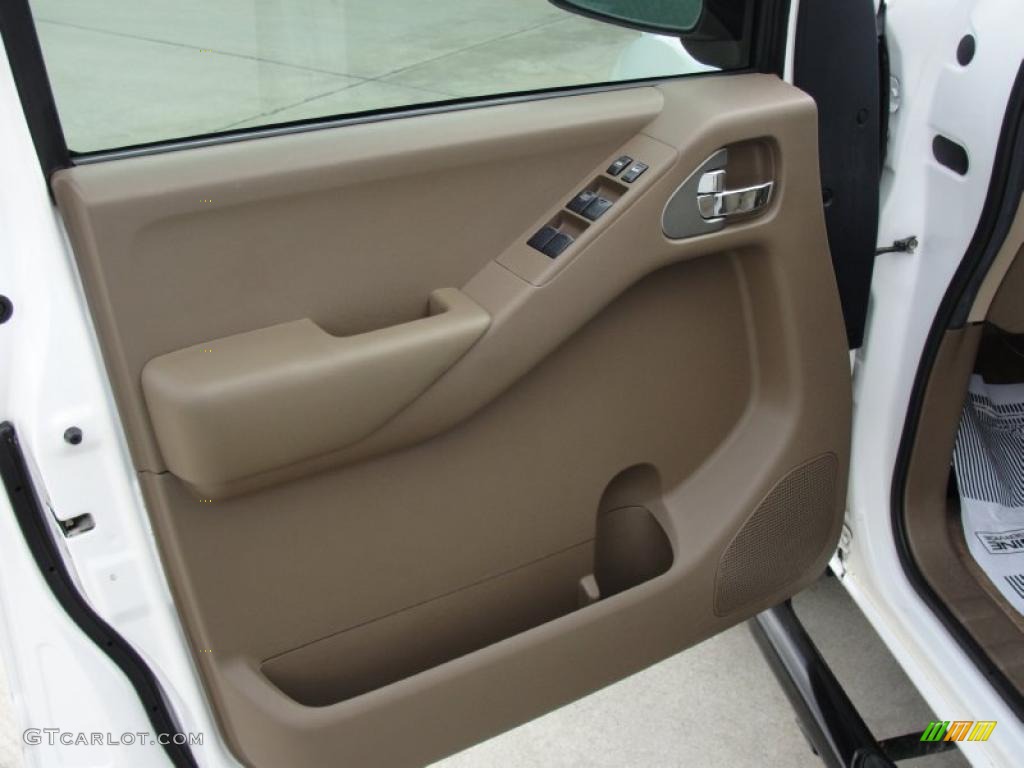 2005 Nissan Frontier SE Crew Cab Desert Door Panel Photo #45651561