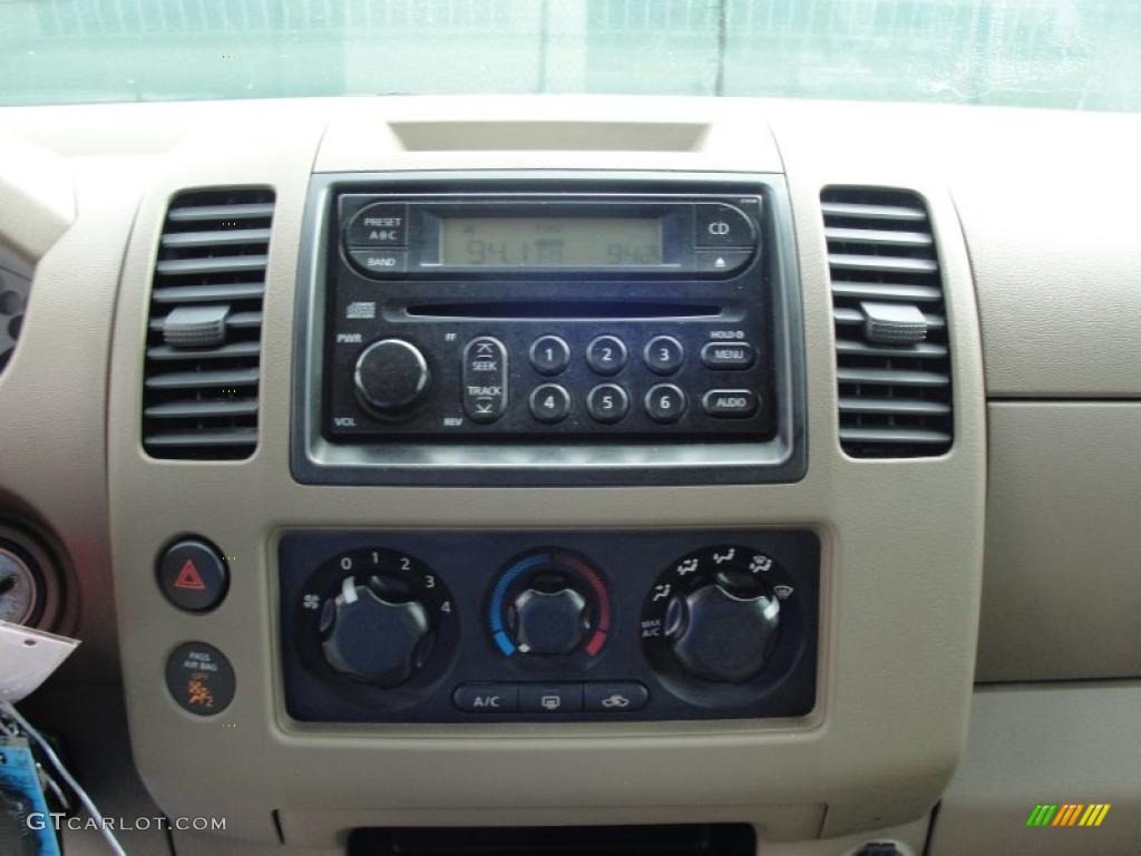 2005 Nissan Frontier SE Crew Cab Controls Photo #45651857