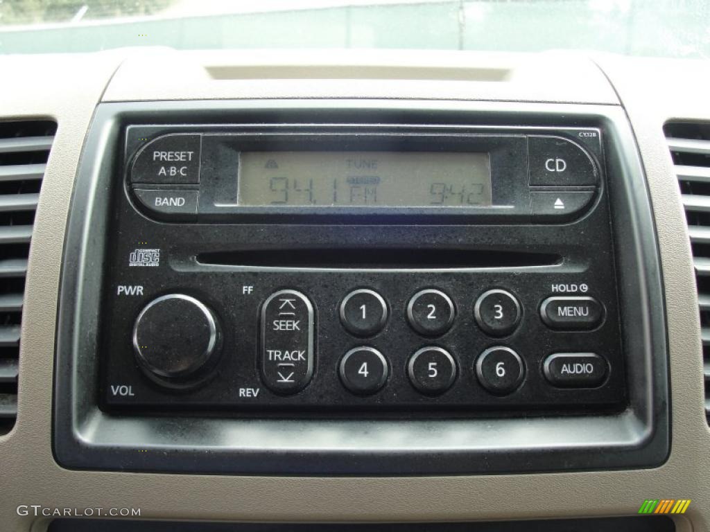 2005 Nissan Frontier SE Crew Cab Controls Photo #45651869