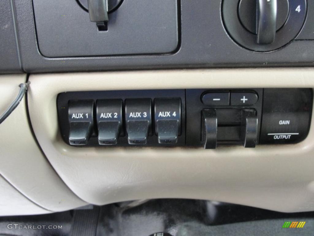2005 Ford F250 Super Duty FX4 Crew Cab 4x4 Controls Photo #45652337