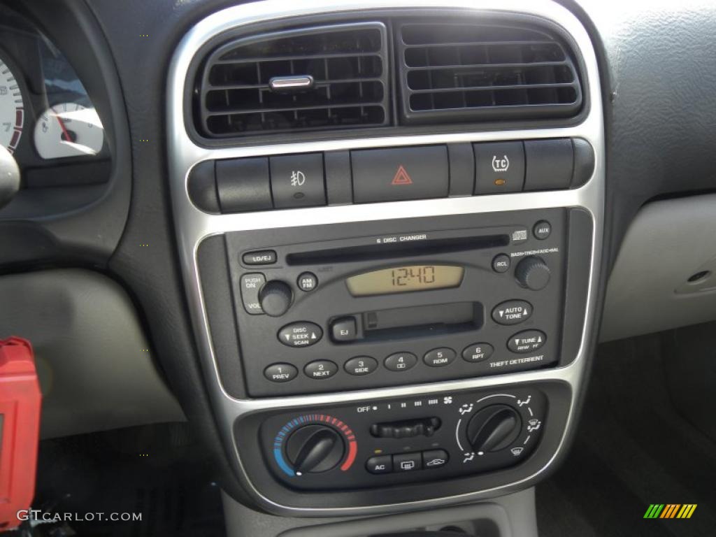 2004 Saturn L300 3 Sedan Controls Photo #45658289