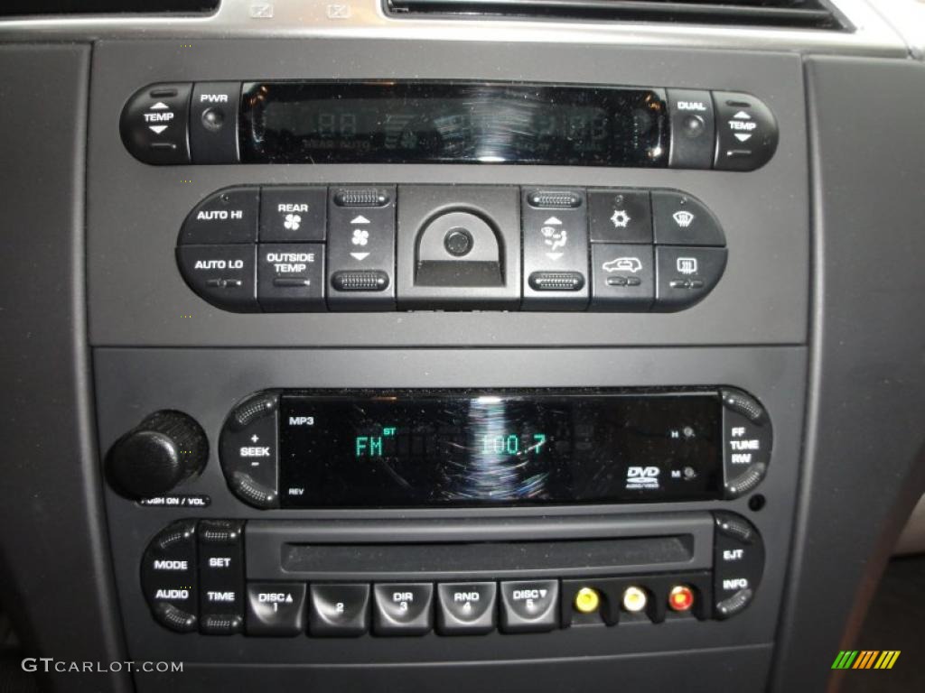 2008 Chrysler Pacifica Limited Controls Photo #45658561
