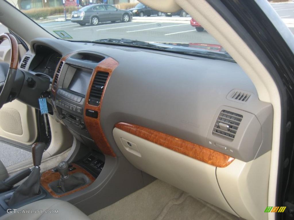 2005 GX 470 - Black Onyx / Dark Gray photo #30