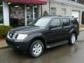 Super Black - Pathfinder SE 4x4 Photo No. 1