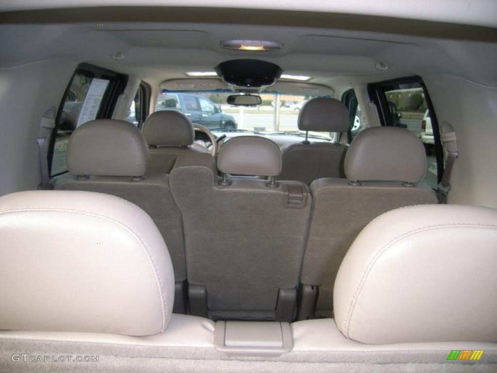 Medium Dark Parchment Interior 2005 Mercury Mountaineer V8 AWD Photo #45663642