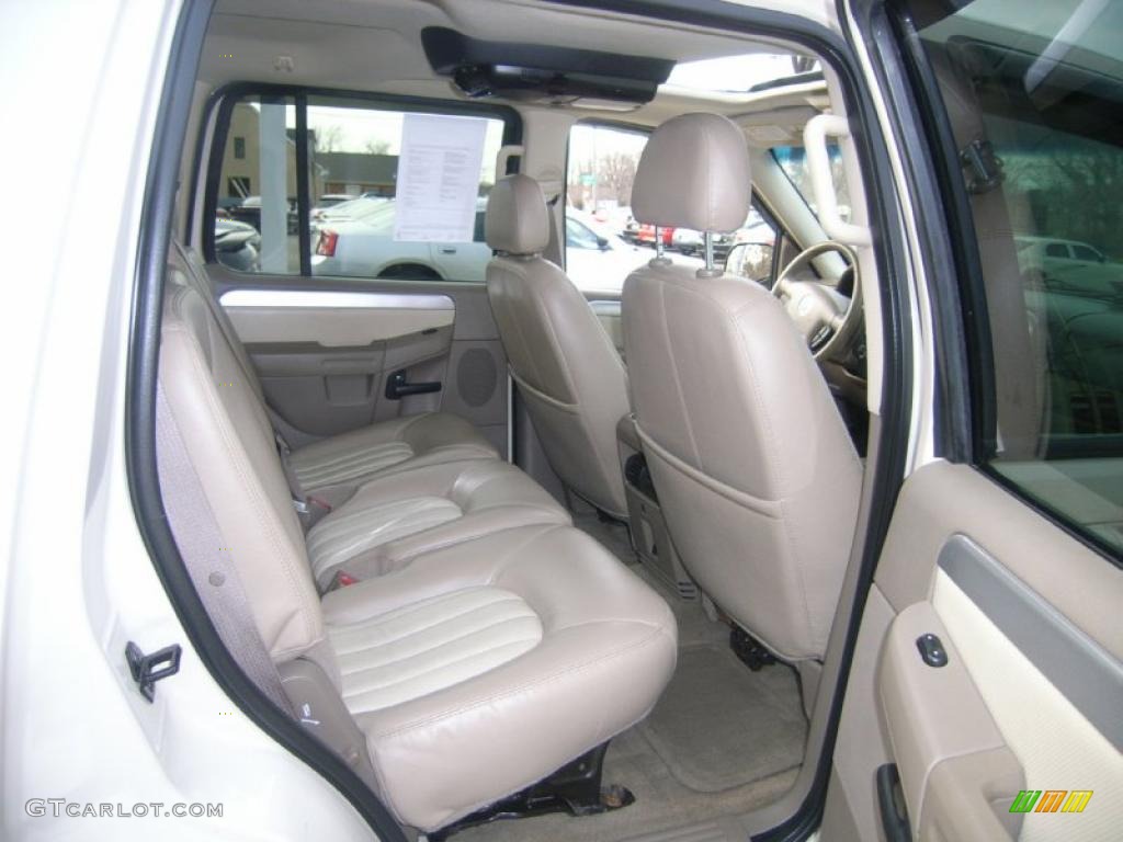 Medium Dark Parchment Interior 2005 Mercury Mountaineer V8 AWD Photo #45663659