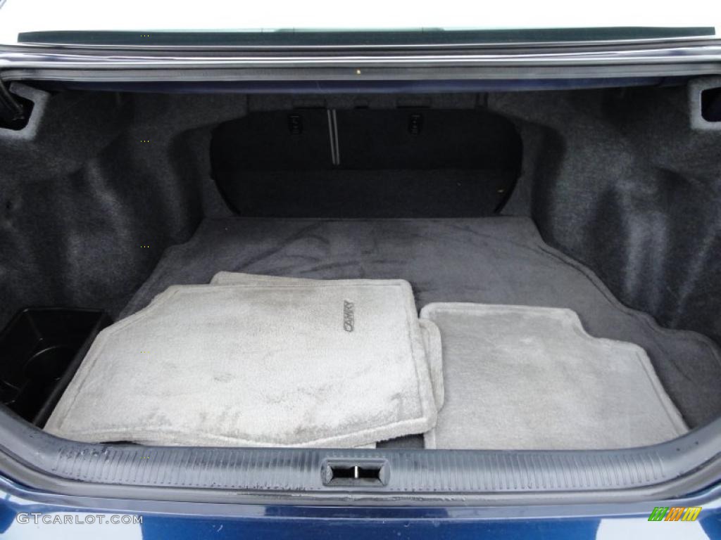 2002 Toyota Camry XLE V6 Trunk Photos