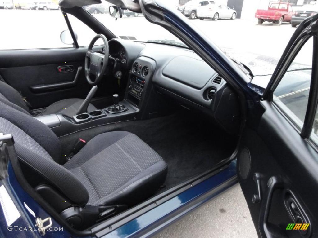 Black Interior 1996 Mazda MX-5 Miata Roadster Photo #45667886