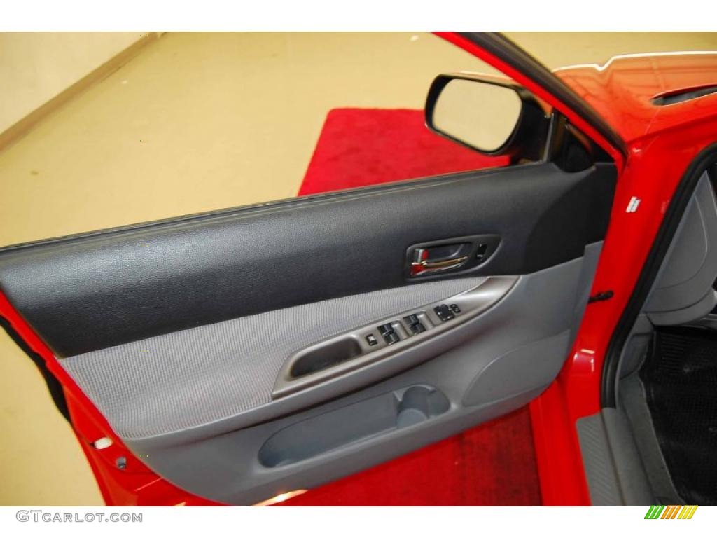 2005 Mazda MAZDA6 i Sport Hatchback Gray Door Panel Photo #45671010