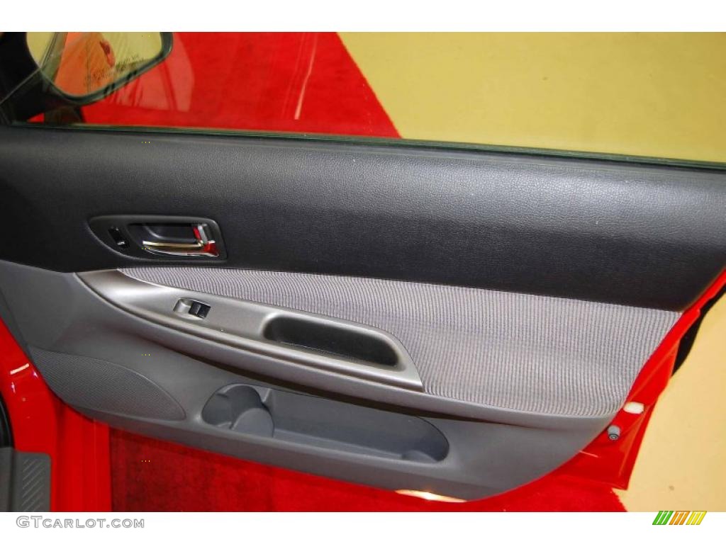 2005 Mazda MAZDA6 i Sport Hatchback Gray Door Panel Photo #45671374