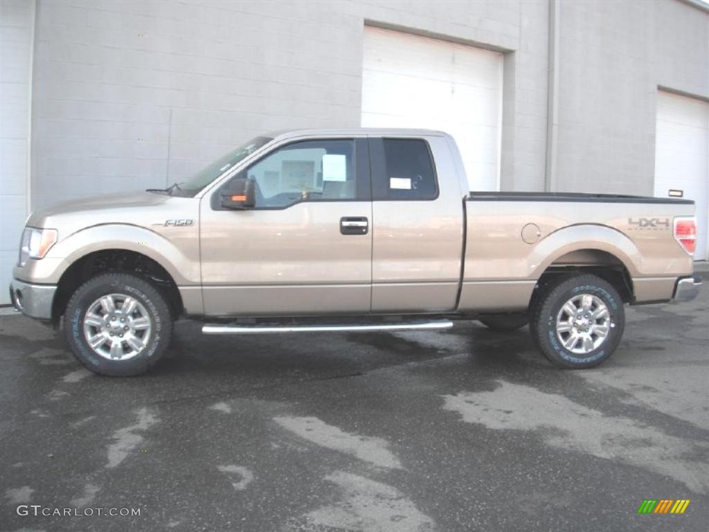 2011 F150 XLT SuperCab 4x4 - Pale Adobe Metallic / Pale Adobe photo #3