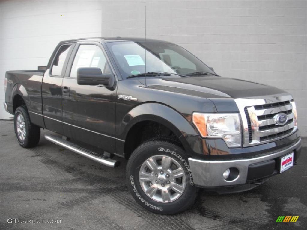 2011 F150 XLT SuperCab 4x4 - Tuxedo Black Metallic / Pale Adobe photo #2