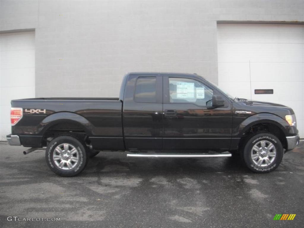 2011 F150 XLT SuperCab 4x4 - Tuxedo Black Metallic / Pale Adobe photo #4