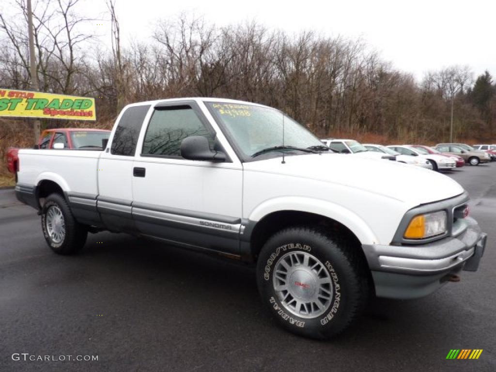 1997 Sonoma SLS Sport Extended Cab 4x4 - Olympic White / Graphite photo #1
