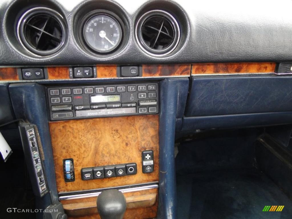 1984 Mercedes-Benz SL Class 380 SL Roadster Controls Photo #45685283