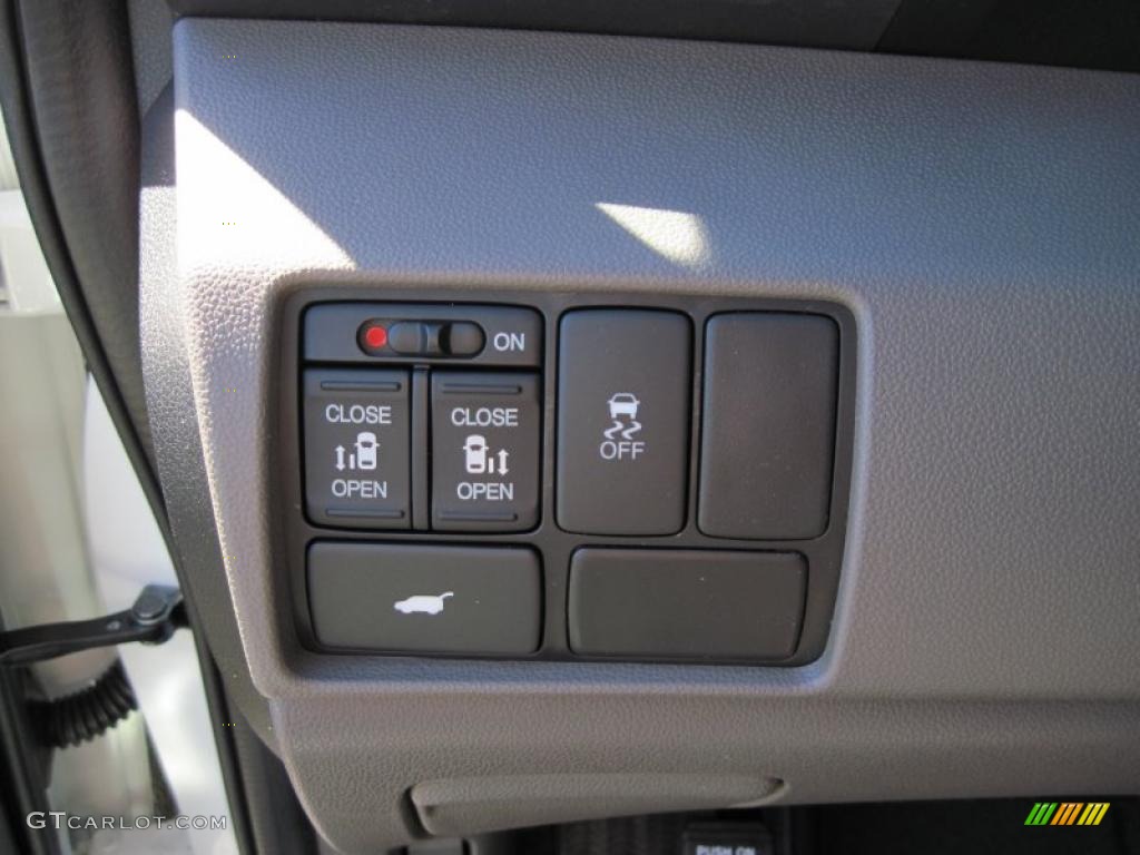 2011 Honda Odyssey EX-L Controls Photo #45691988