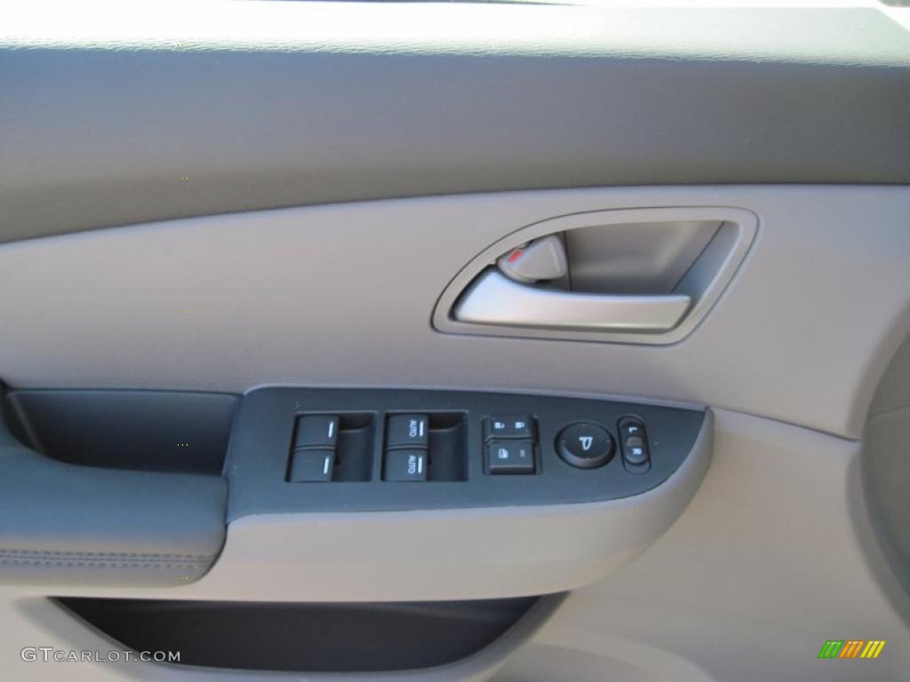 2011 Honda Odyssey EX-L Controls Photo #45692004