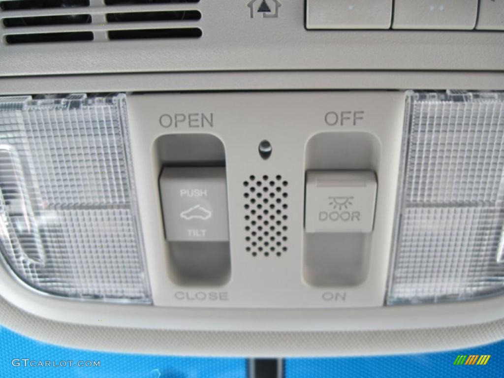 2011 Honda Odyssey EX-L Controls Photo #45692356