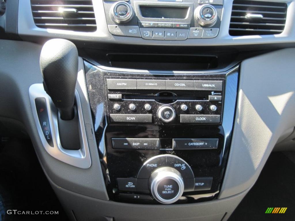 2011 Honda Odyssey EX-L Controls Photo #45692404