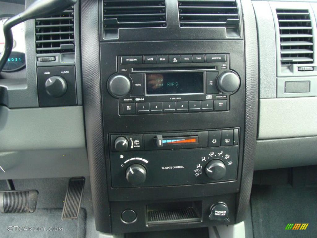 2004 Dodge Durango ST 4x4 Controls Photo #45692860