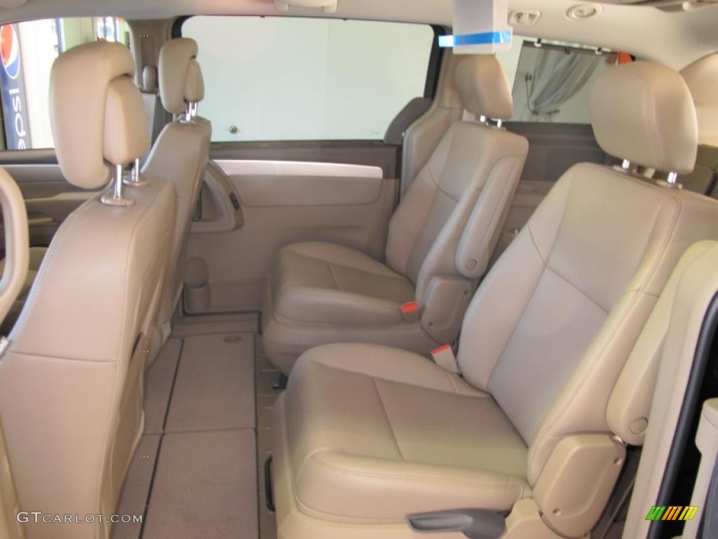 Sierra Stone Interior 2011 Volkswagen Routan SE Photo #45693736