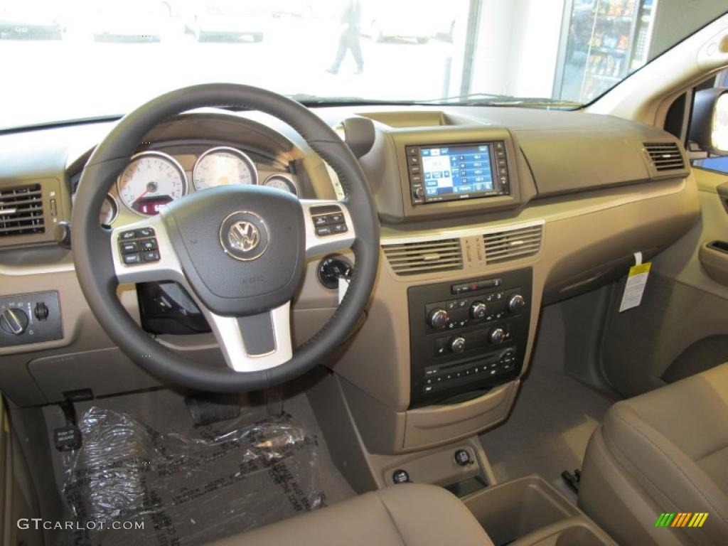 Sierra Stone Interior 2011 Volkswagen Routan SE Photo #45693748