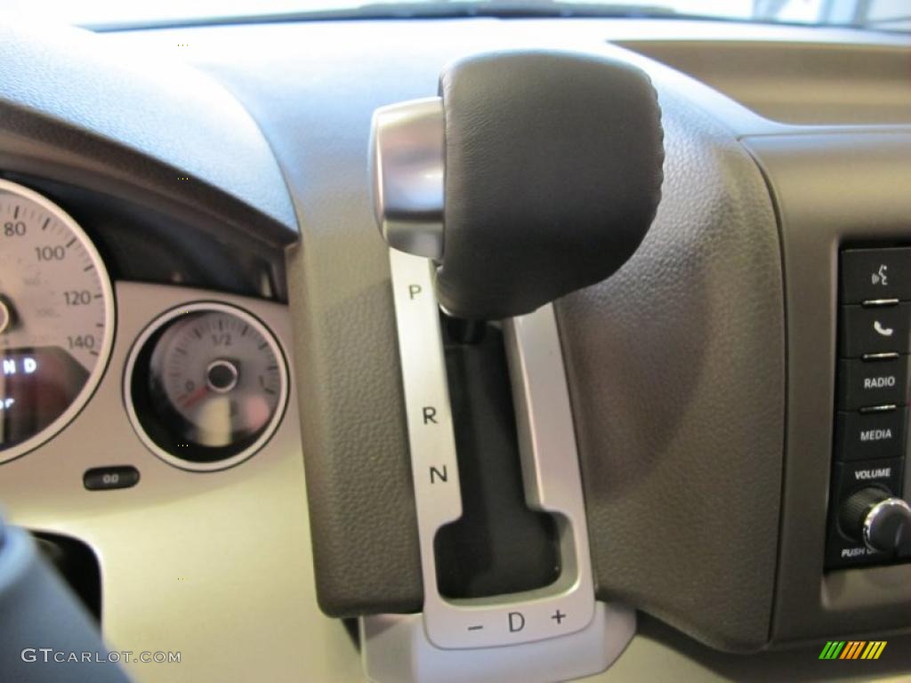 2011 Volkswagen Routan SE Transmission Photos