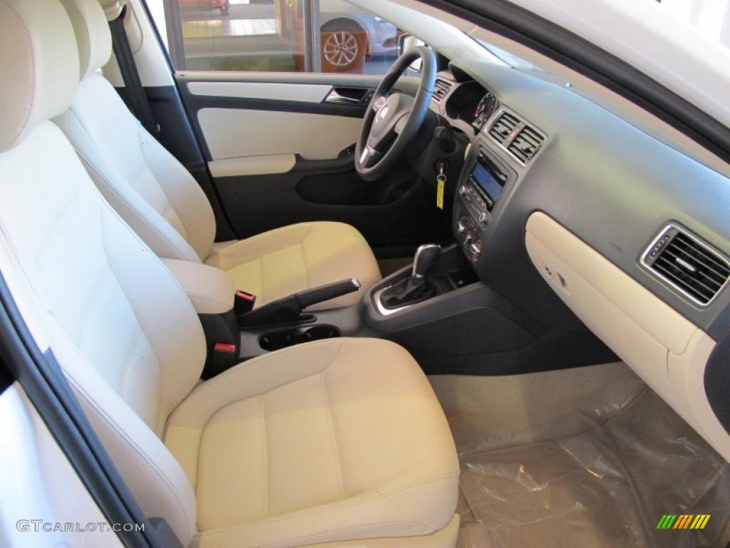 2011 Jetta SE Sedan - Candy White / Cornsilk Beige photo #10