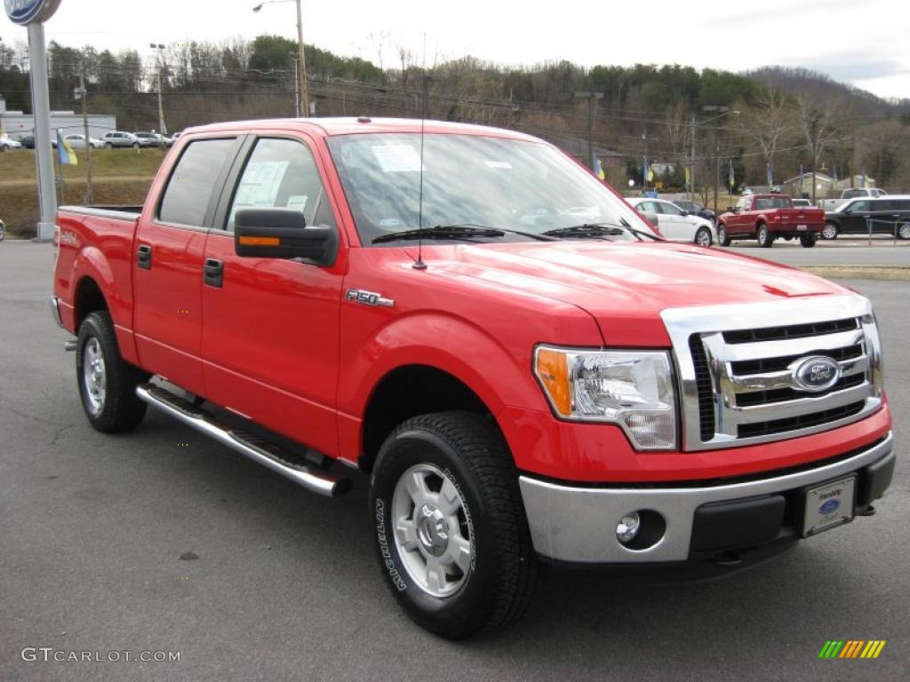 2011 F150 XLT SuperCrew 4x4 - Race Red / Steel Gray photo #4