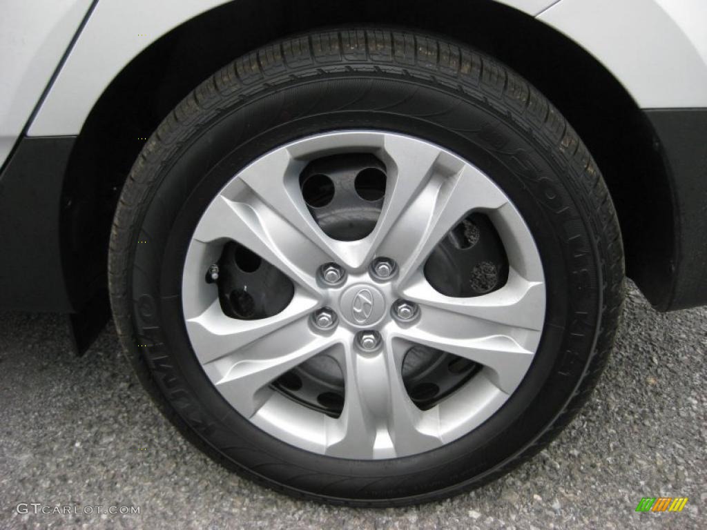 2011 Hyundai Tucson GL Wheel Photo #45696669