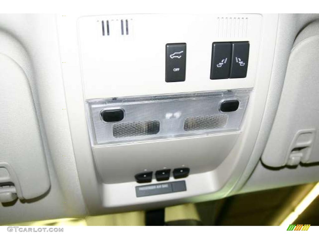 2008 Chevrolet Tahoe LTZ Controls Photo #45699213