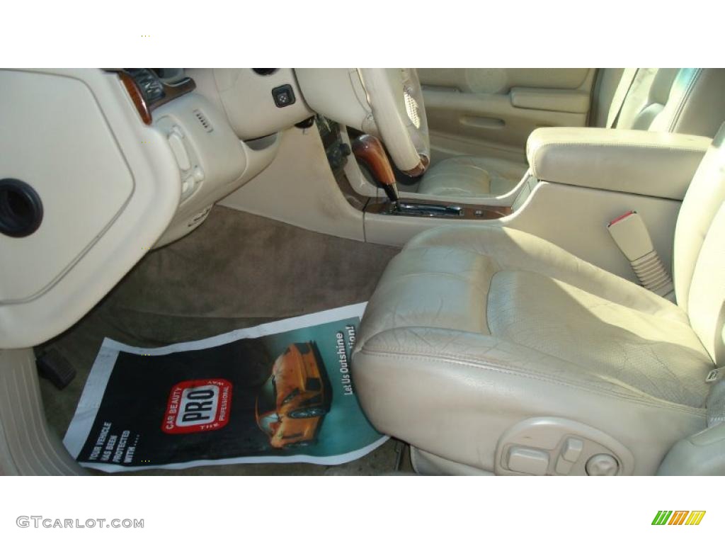 2000 Seville STS - Crimson Pearl / Oatmeal photo #10