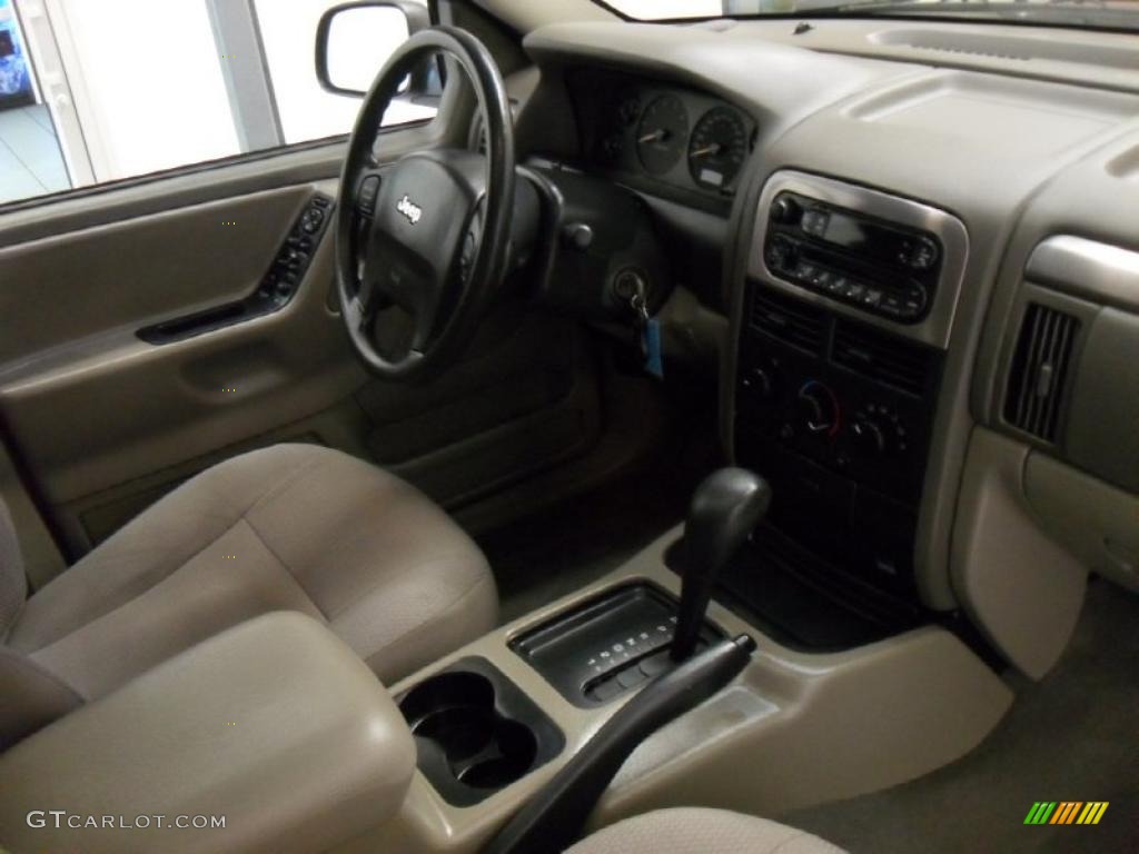 2002 Grand Cherokee Laredo - Inferno Red Tinted Pearlcoat / Taupe photo #26