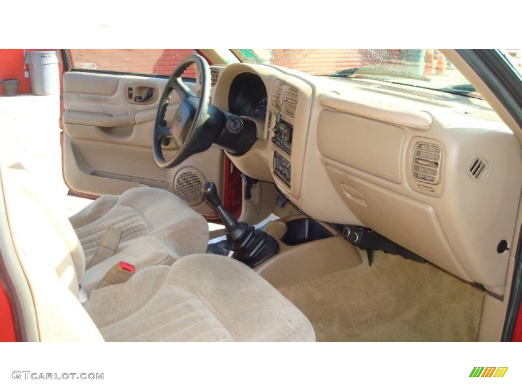 Medium Gray Interior 2000 Chevrolet S10 LS Regular Cab Photo #45701825