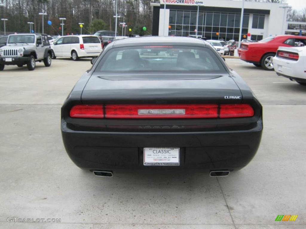 2011 Challenger SE - Brilliant Black Crystal Pearl / Dark Slate Gray photo #4