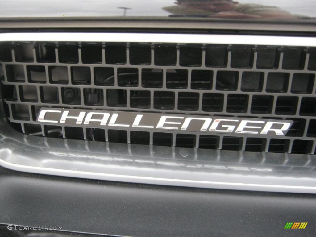 2011 Challenger SE - Brilliant Black Crystal Pearl / Dark Slate Gray photo #23