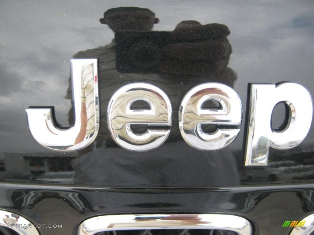 2011 Jeep Compass 2.4 Latitude Marks and Logos Photos