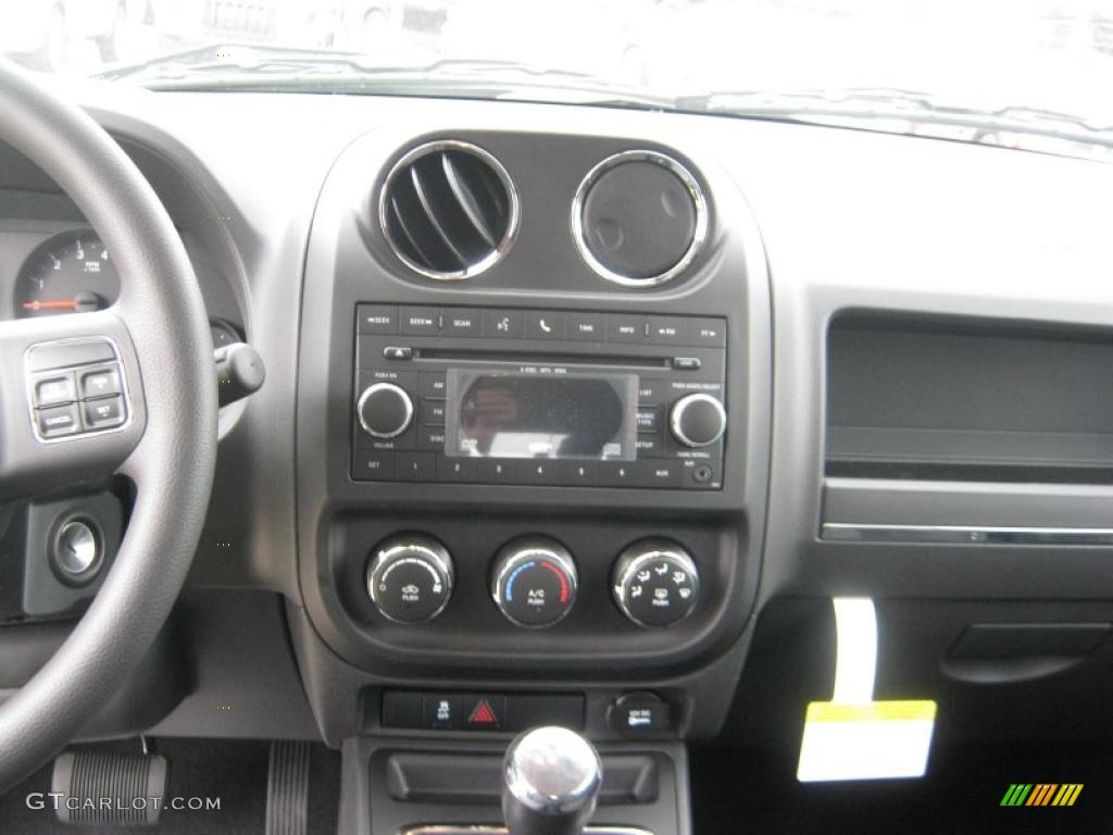 2011 Jeep Compass 2.4 Controls Photo #45704742