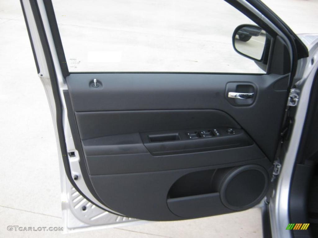 2011 Jeep Compass 2.4 Dark Slate Gray Door Panel Photo #45704766