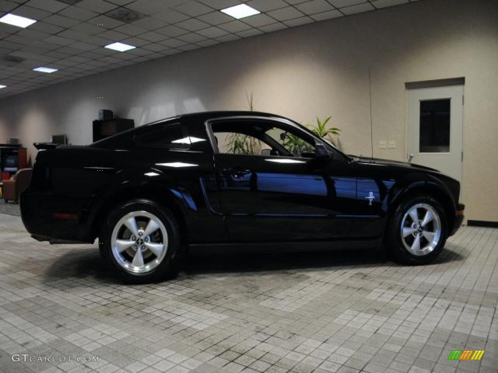 2007 Mustang V6 Premium Coupe - Black / Dark Charcoal photo #11