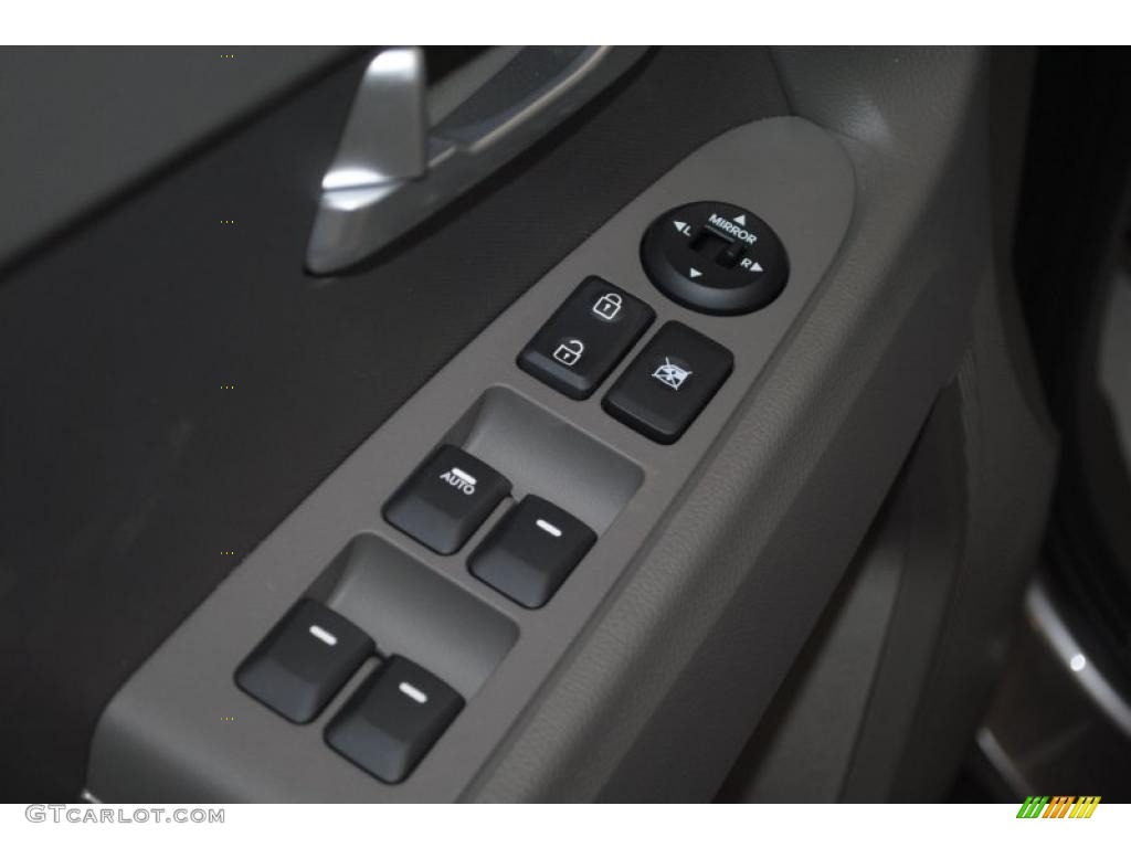 2011 Kia Sportage EX Controls Photo #45706390